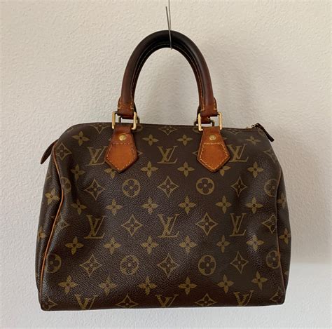 louis vuitton classic logo bag|older style louis vuitton bags.